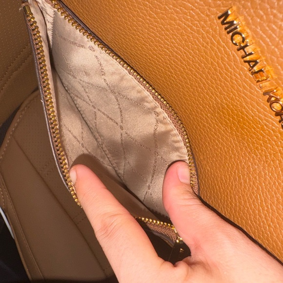 Brown Micheal kors backpack - Picture 3 of 5